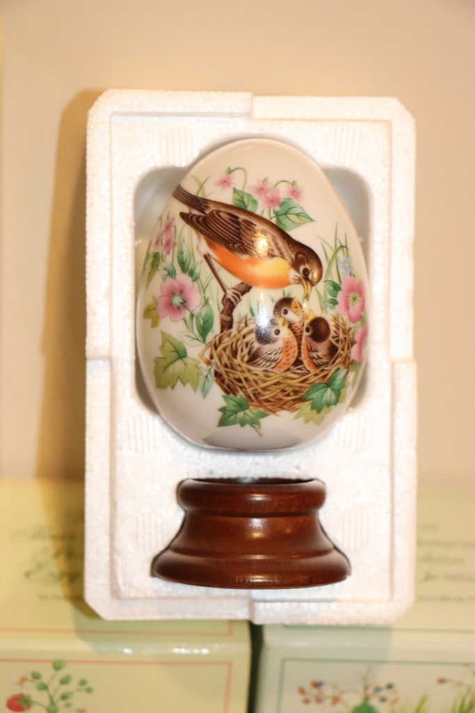 PORCELAIN EGG SET - 2