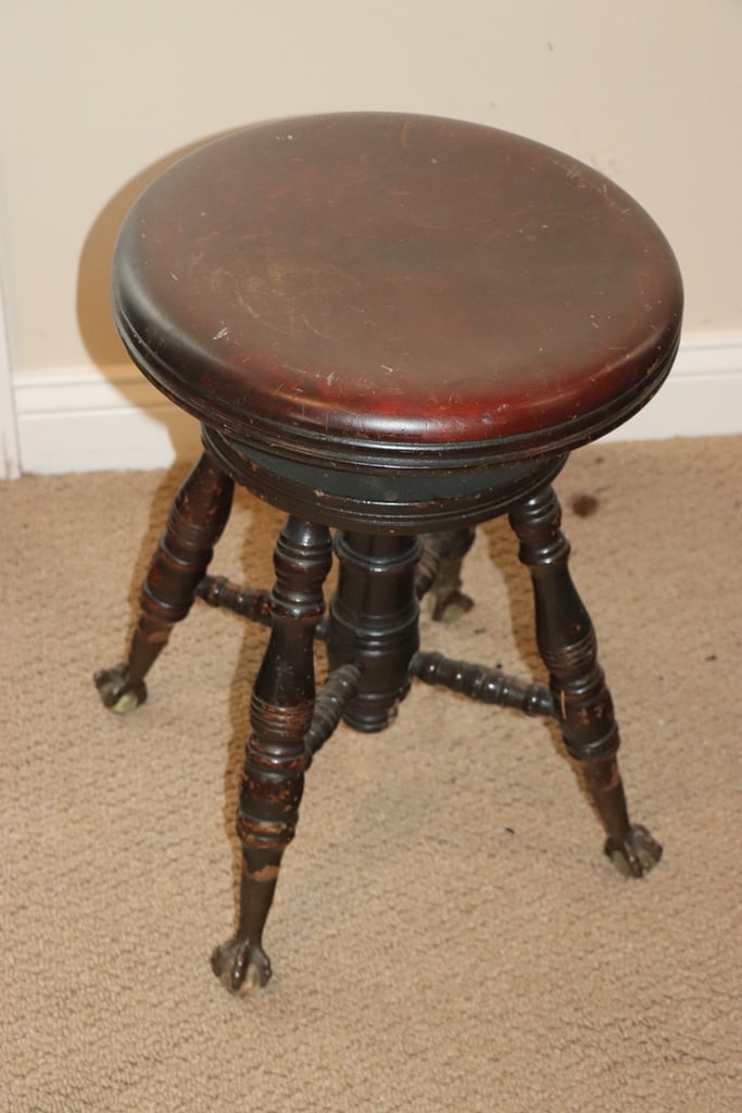 ANTIQUE STOOL: AN ANTIQUE PIANO STOOL WITH CLAW FEET. VERY GOOD CONDITION. 