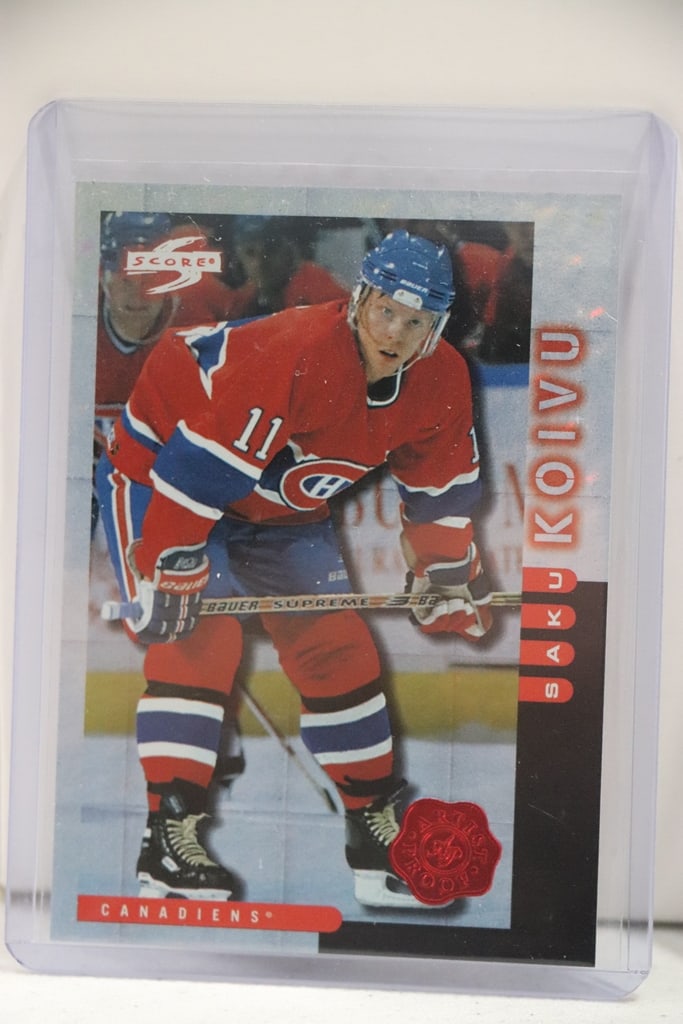 SAKU KOIVU 1997-98 SCORE ARTIST PROOF INSERT SSP: 3 PER CASE. NEAR MINT OR BETTER CONDITION