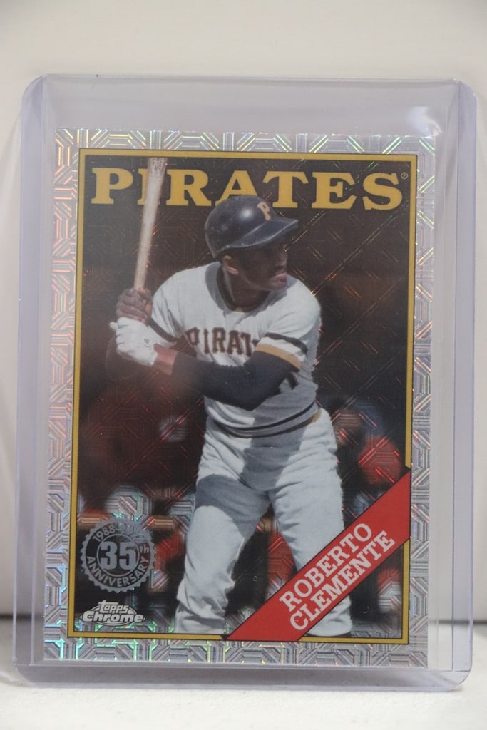 ROBERTO CLEMENTE 2023 TOPPS CHROME 1988 MEGA SILVER REFRACTOR INSERT: NEAR MINT OR BETTER CONDITION 