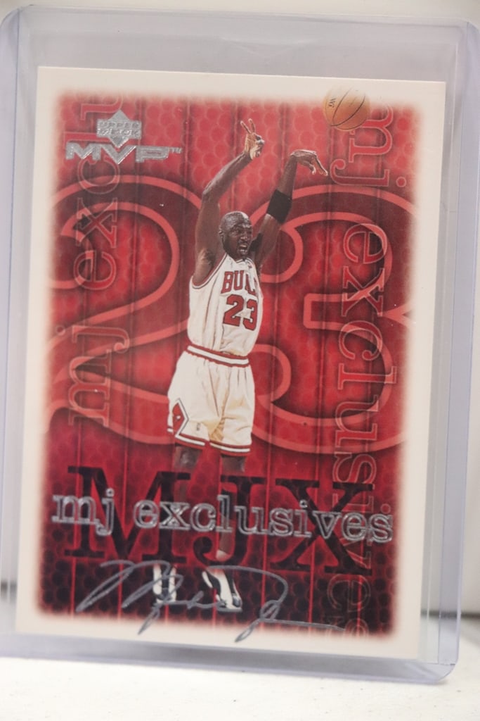 MICHAEL JORDAN 1999-00 UPPER DECK MVP SILVER SCRIPT SIGNATURE: NEAR MINT OR BETTER CONDITION 