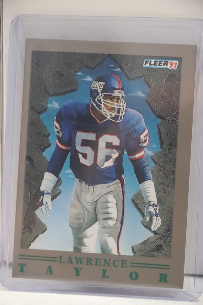 LAWRENCE TAYLOR 1991 FLEER PRO VISIONS INSERT: NEAR MINT OR BETTER CONDITION 