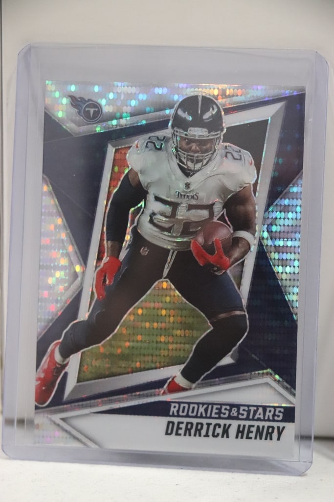 DERRICK HENRY 2021 PANINI ROOKIES & STARS HYPER PRIZM: NEAR MINT OR BETTER CONDITION 