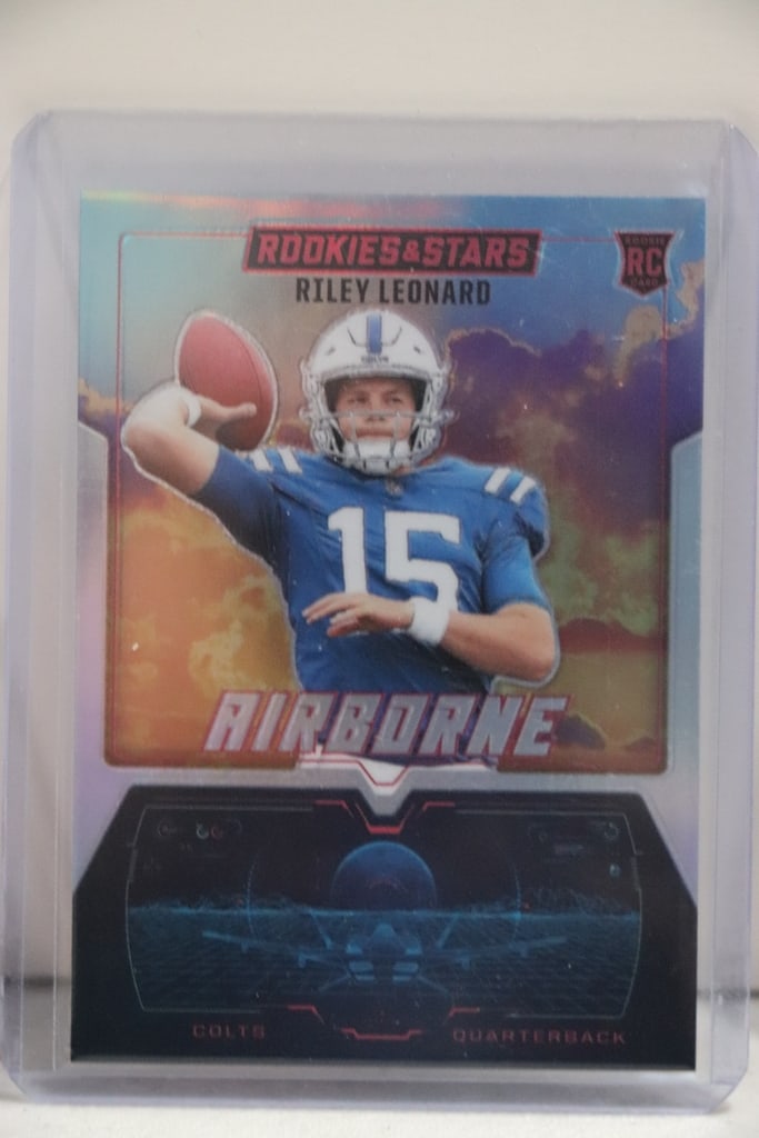 RILEY LEONARD 2025 PANINI ROOKIES & STARS AIRBORNE SILVER PRIZM ROOKIE CARD: NEAR MINT OR BETTER CONDITION 