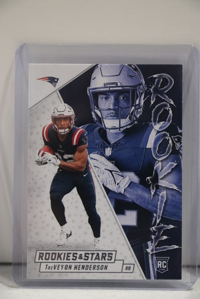 TREVEYON HENDERSON 2025 PANINI ROOKIES & STARS ROOKIE CARD: NEAR MINT OR BETTER CONDITION 