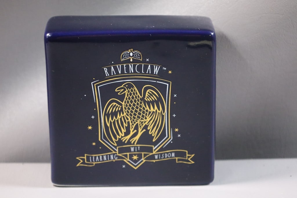 HARRY POTTER ITEM: A RAE DUNN HARRY POTTER RAVENCLAW DECORATIVE ITEM. VERY GOOD CONDITION. 4" 