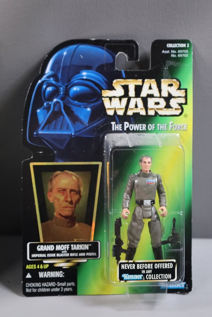 STAR WARS FIGURE: A BRAND NEW STAR WARS POWER OF THE FORCE GRAND MOFF TARKIN FIGURE. 