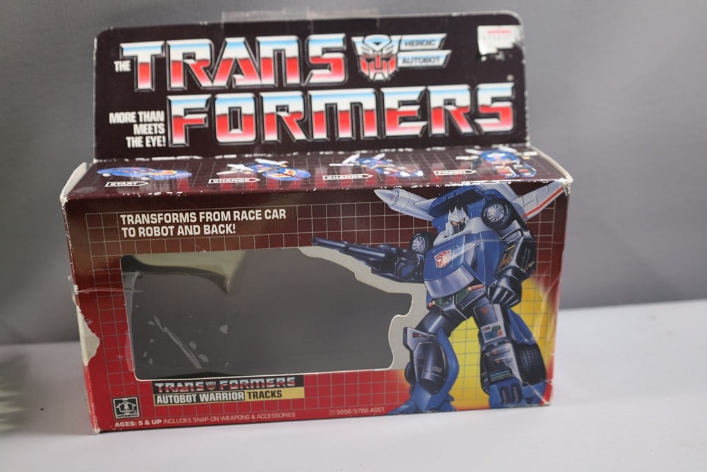 VINTAGE TRANSFORMER BOX: A VINTAGE G1 TRANSFORMER AUTOBOT TRACKS BOX ONLY. FAIR TO GOOD CONDITION. 