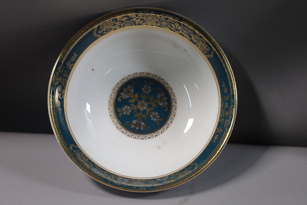 ROYAL DOULTON CARLYLE CHINA: A ROYAL DOULTON CARLYLE BERRY BOWL. VERY GOOD CONDITION. 