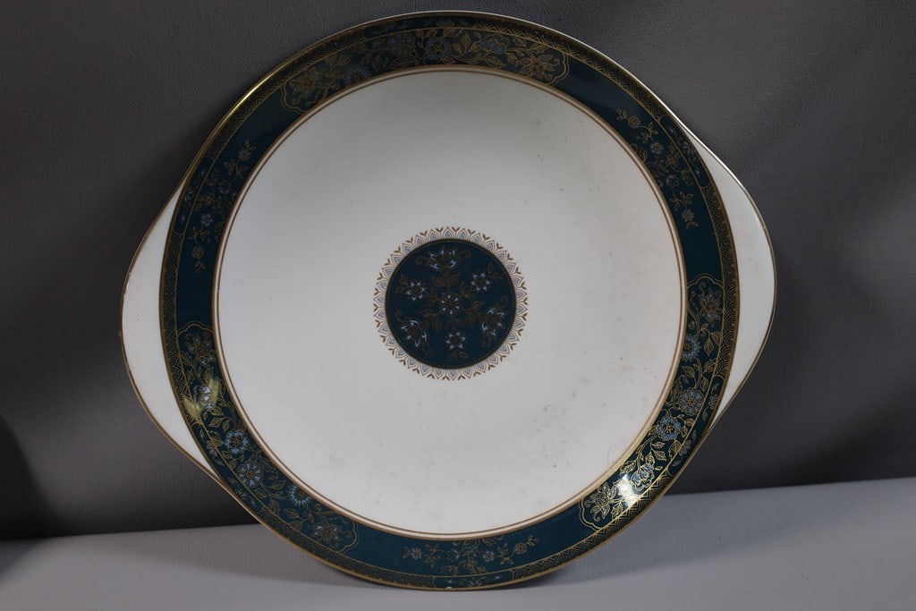 ROYAL DOULTON CARLYLE CHINA: A ROYAL DOULTON CARLYLE HANDLED CAKE PLATE. VERY GOOD CONDITION. 