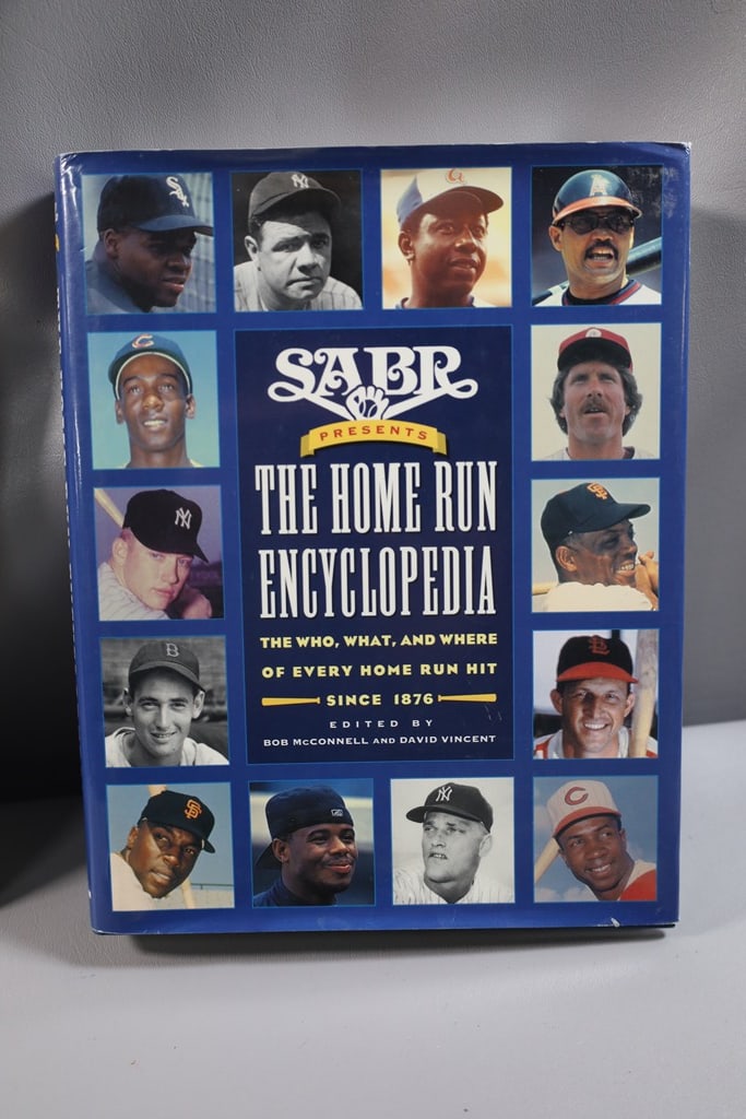 BASEBALL BOOK: THE HOME RUN ENCYCLOPEDIA BOOK THAT CHRONICLES ALL HOME RUNS HIT FROM 1876 TO 1996. VERY GOOD CONDITION. 