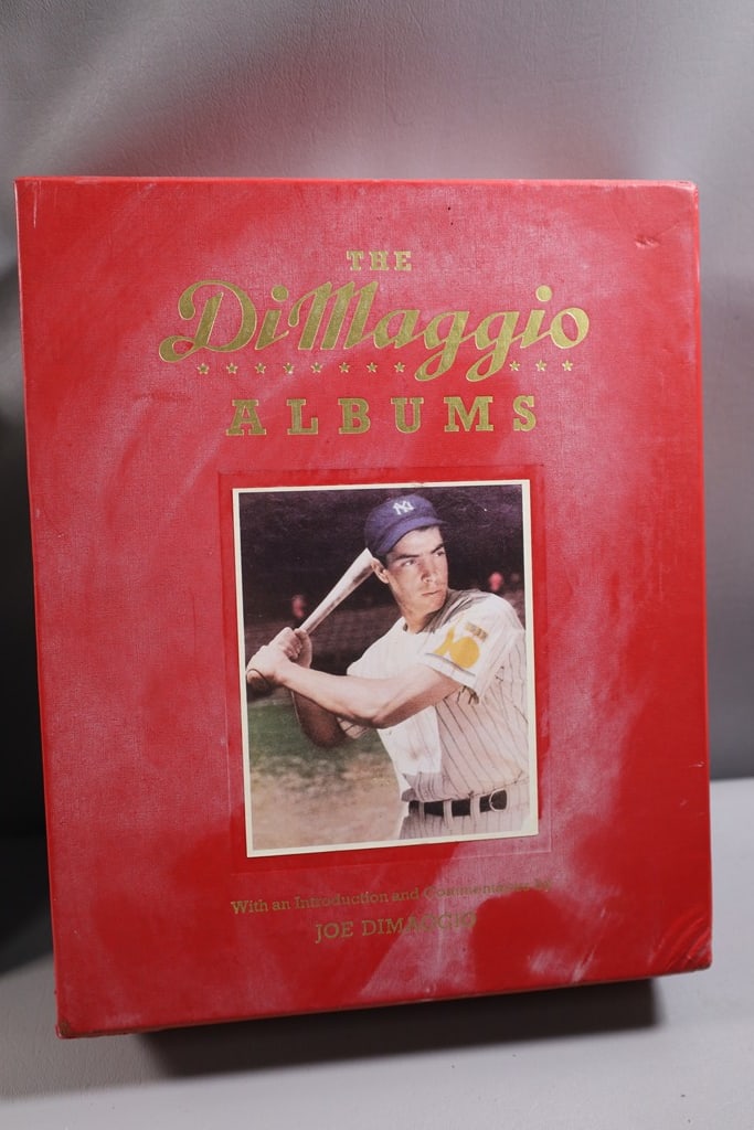 JOE DIMAGGIO BOOK: THE 2 VOLUME JOE DIMAGGIO ALBUM BOOK SET. VERY GOOD CONDITION. 
