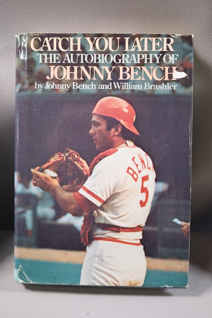 JOHNNY BENCH BOOK: A VINTAGE JOHNNY BENCH BOOK. GOOD CONDITION. 