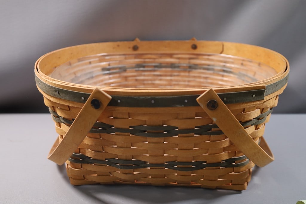 LONGABERGER BASKET: A LONGABERGER TRADITIONS ROUND BASKET WITH HANDLES. VERY GOOD CONDITION. 6.5"T 