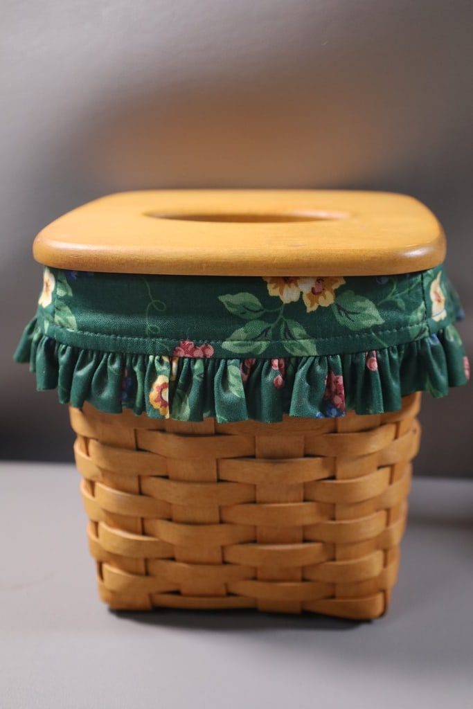 LONGABERGER BASKET: A LONGABERGER SQUARE TISSUE BOX BASKET. VERY GOOD CONDITION. 6.75"T 