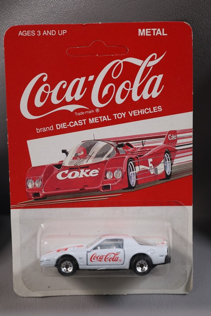 COCA COLA CAR: A BRAND NEW 1988 HARTOYS COCA COLA CORVETTE STYLE CAR. 