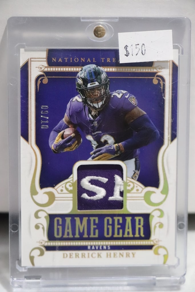 DERRICK HENRY 2025 NATIONAL TREASURE TEAM NAME LETTER PATCH SSP: 9/10. NEAR MINT OR BETTER CONDITION 