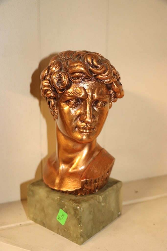 G. CARUSI SCULPTURE: A VINTAGE G. CARUSI SIGNED SCULPTURE BUST. VERY GOOD CONDITION. 10" 