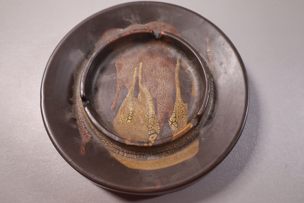 MID-CENTURY MODERN ASHTRAY: A VINTAGE MID-CENTURY MODERN ROYAL HAEGER ASHTRAY. VERY GOOD CONDITION. 8.75" 