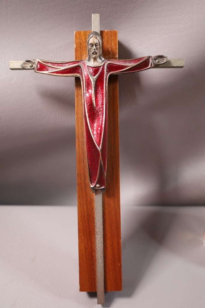 VINTAGE CRUCIFIX (1 of 1)