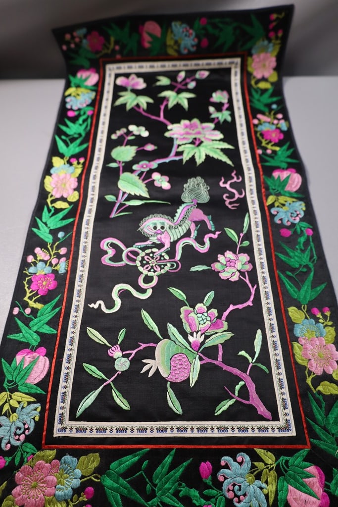 VINTAGE ASIAN TAPESTRY: A VINTAGE ASIAN TAPESTRY, POSSIBLY SILK. HAS A BLACK, GREEN AND PURPLE MOTIF. VERY GOOD CONDITION. 14" X 27" 
