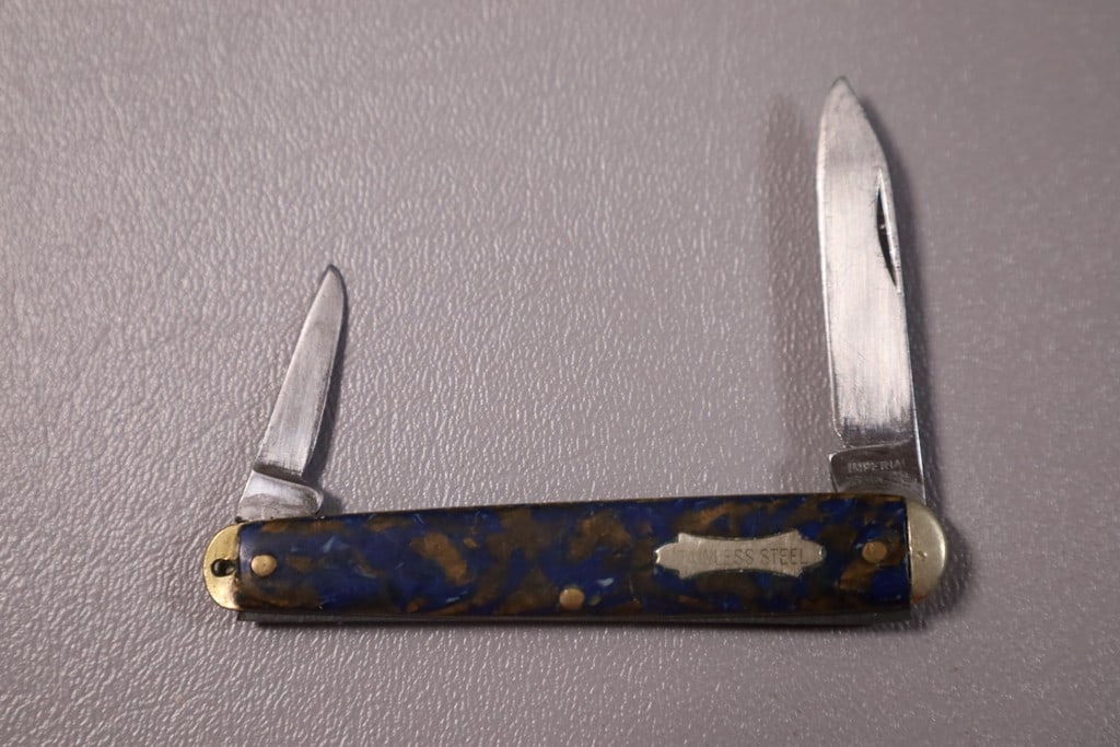 POCKET KNIFE: A VINTAGE IMPERIAL 2 BLADE POCKLET KNIFE. GOOD CONDITION. 