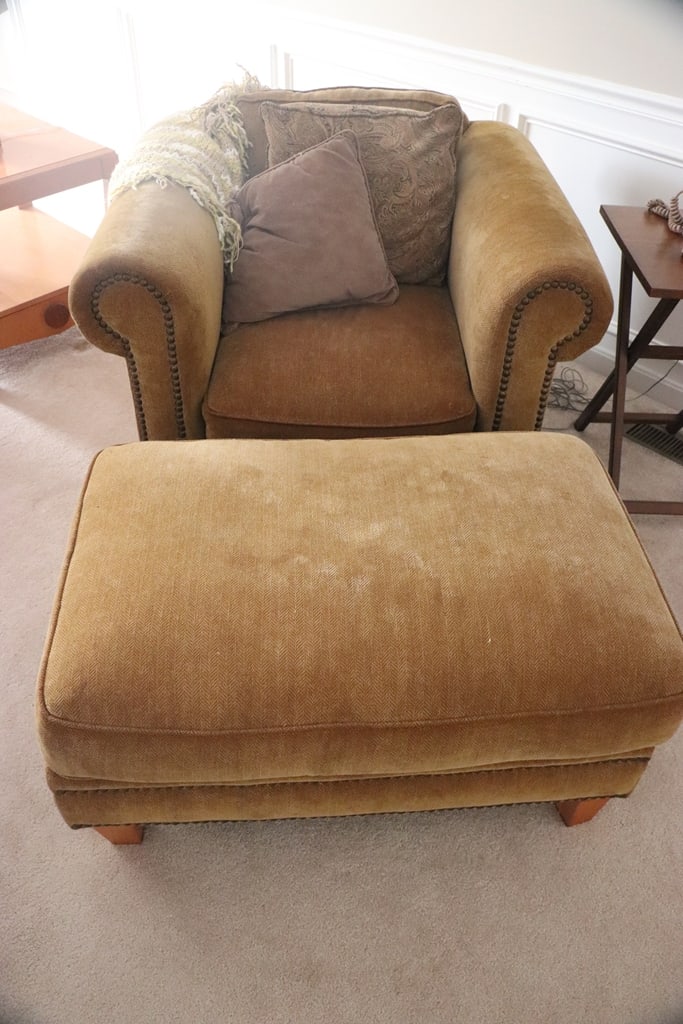 CHAIR AND OTTOMAN: A LOUNGE CHAIR AND OTTOMAN. VERY GOOD CONDITION.