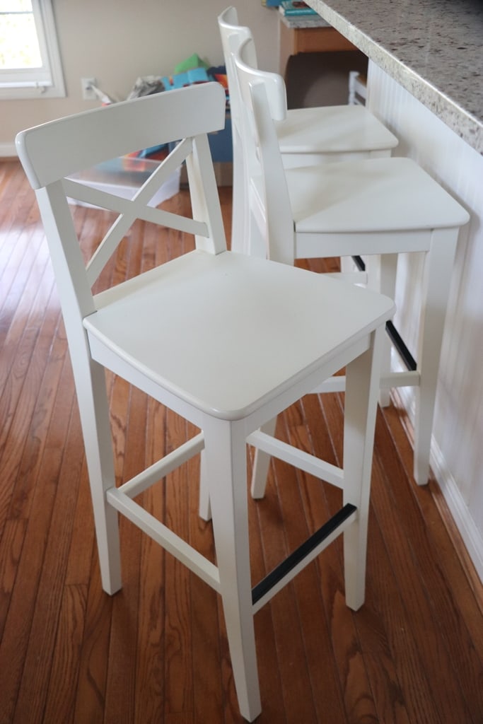 BAR CHAIRS: A GROUP OF 3 MATCHING WHITE TALL BAR CHAIRS. VERY GOOD CONDITION. 