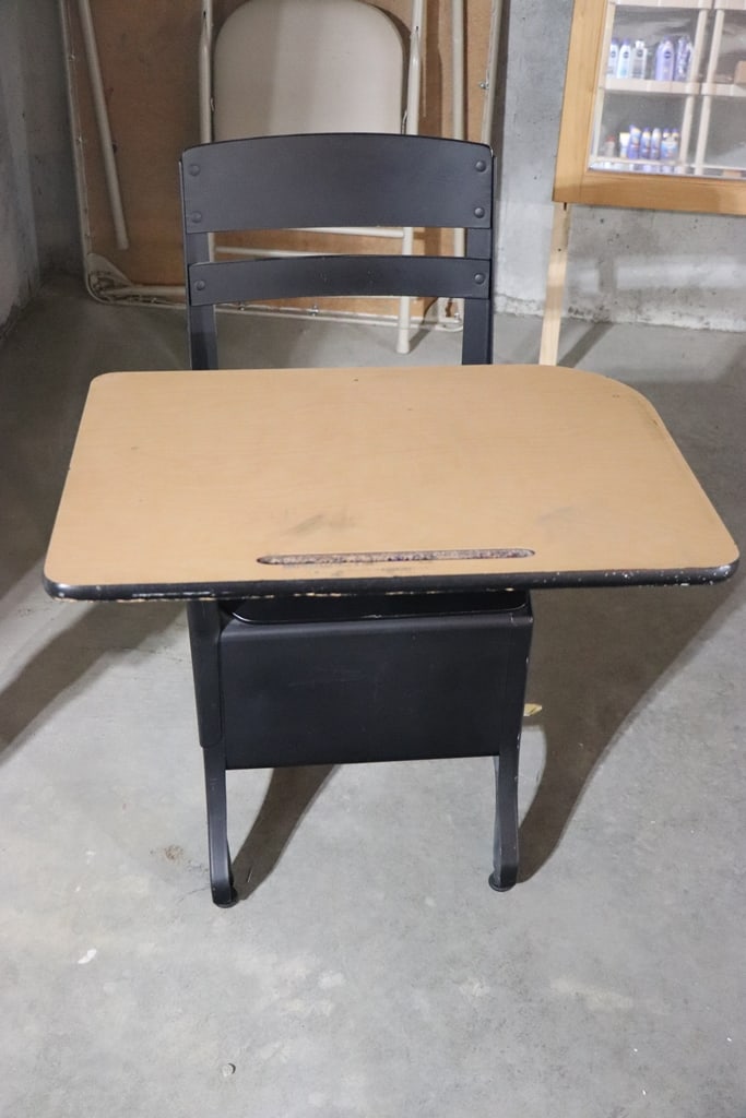 SCHOOL DESK (1 of 3)