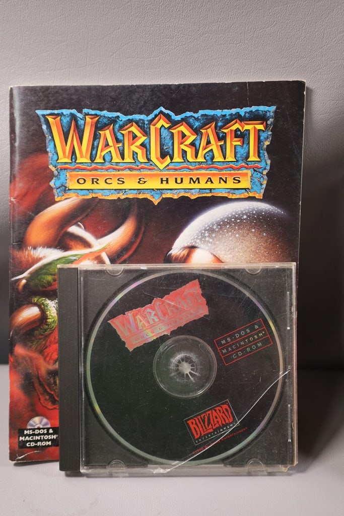 PC GAME: A WORLD OF WARCRAFT ORCS AND HUMANS PC GAME. 