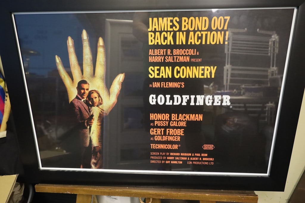 MOVIE POSTER: A FRAMED 007 JAMES BOND (SEAN CONNERY) GOLDFINGER POSTER. 28.5X40.5 
