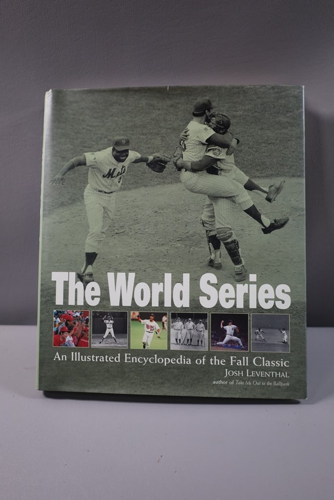 WORLD SERIES BOOK: A BOOK ABOUT ALL OF THE WORLD SERIES THROUGH 1999. GOOD CONDITION.