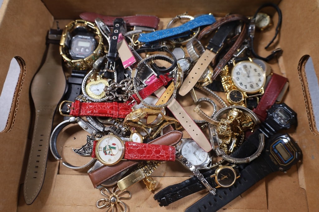 WATCHES: A GROUP OF MOSTLY WRIST WATCHES. GOOD CONDITION.