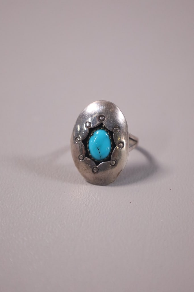 VINTAGE STERLING RING: A VINTAGE SOUTHWEST STYLE STERLING RING WITH TURQUOISE. MARKED "P". SIZE 7. VERY GOOD CONDITION.