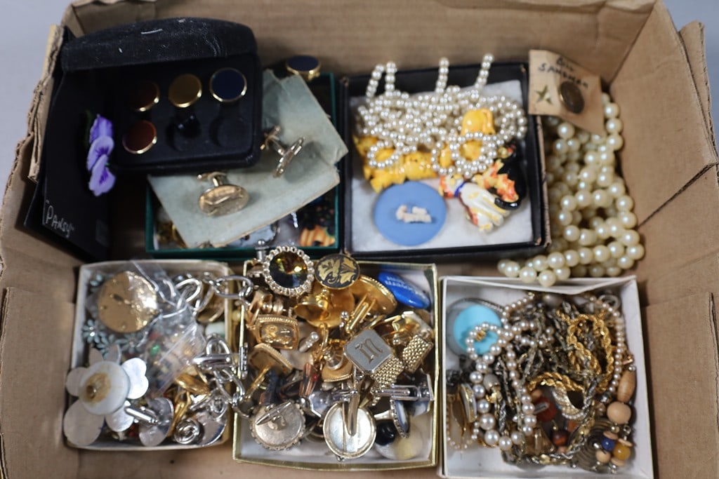 COSTUME JEWELRY (1 of 1)