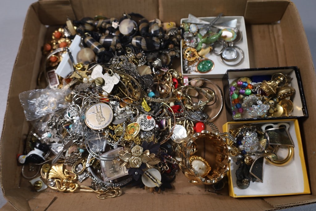 COSTUME JEWELRY (1 of 1)