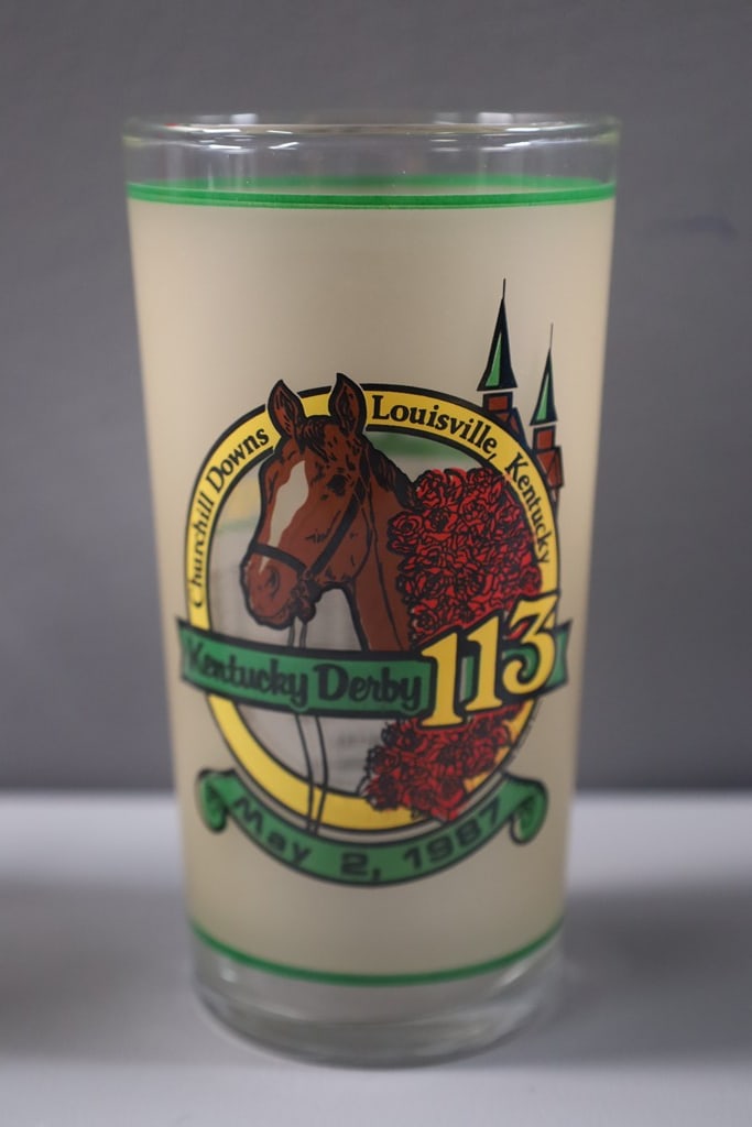 KENTUCKY DERBY GLASS: A 1987 KENTUCKY DERBY GLASS. VERY GOOD CONDITION.