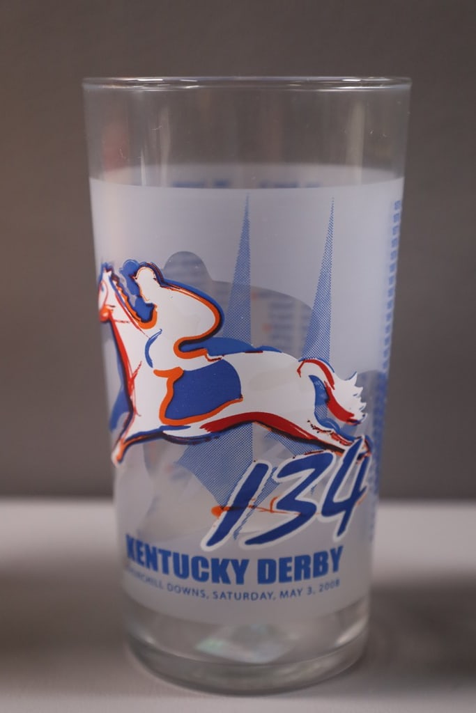 KENTUCKY DERBY GLASS: A 2008 KENTUCKY DERBY GLASS. VERY GOOD CONDITION.