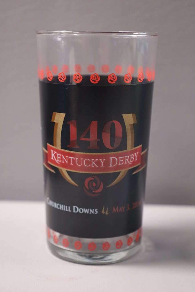 KENTUCKY DERBY GLASS: A 2014 KENTUCKY DERBY GLASS. VERY GOOD CONDITION.