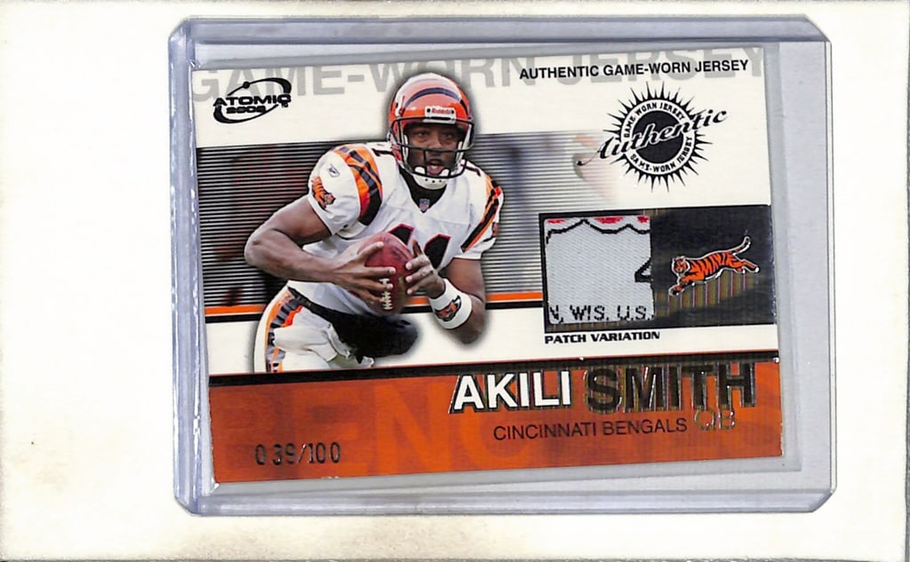 AKILI SMITH 2002 PACIFIC ATOMIC GAME USED LOGO TAG PATCH SSP: 39/100. NEAR MINT OR BETTER CONDITION