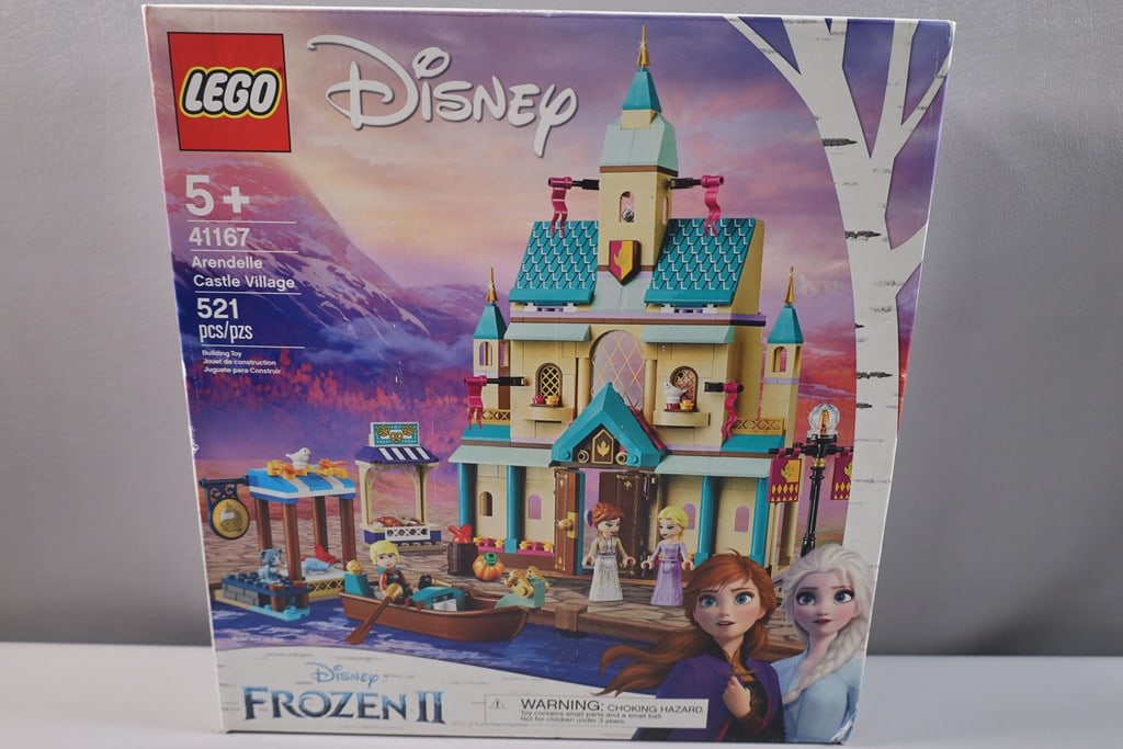 LEGO DISNEY: A LEGO DISNEY FROZEN II ARENDALE CASTLE SET. UNOPENED.