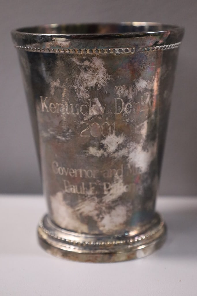 2001 KENTUCKY DERBY JULEP CUP: A GODINGER SILVER PLATED COMMEMERATIVE MINT JULEP EXCLUSIVE 2001 KENTUCKY DERBY CUP. VERY GOOD CONDITION.