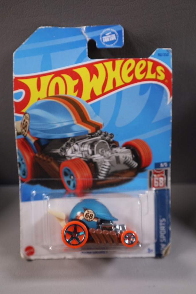 HOT WHEELS CAR: A HOT WHEELS SPORTS HEAD GASKET CAR. NEW BUT BOX/PACKAGE MIGHT HAVE CONDITION ISSUES.