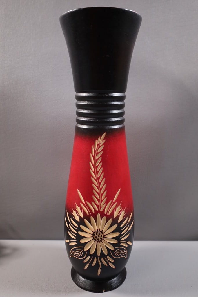 VINTAGE VASE: A VINTAGE HAND CARVED WOOD VASE FROM JAMAICA. VERY GOOD CONDITION. 18"