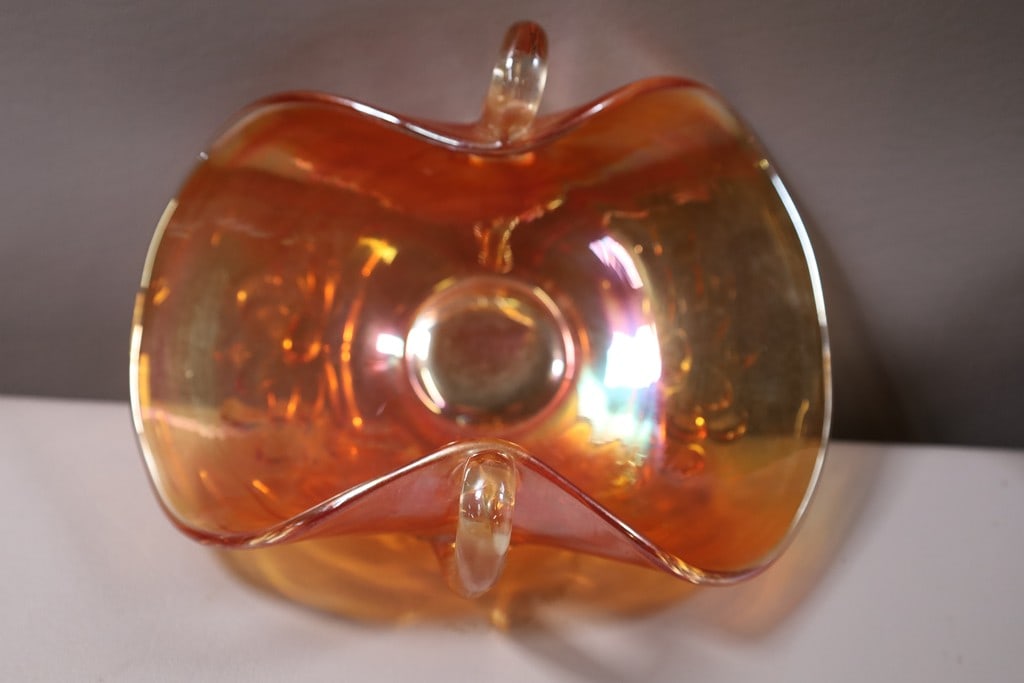 VINTAGE CARNIVAL GLASS: A VINTAGE CARNIVAL GLASS CURVED DISH VERY GOOD CONDITION.