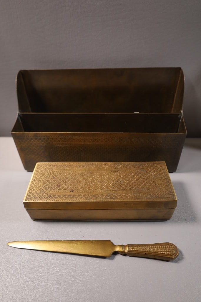 VINTAGE LETTER SET: A VINTAGE BRASS LETTER SET WITH OPENER, PEN/PENCIL BOX AND LETTER HOLDER. VERY GOOD CONDITION.