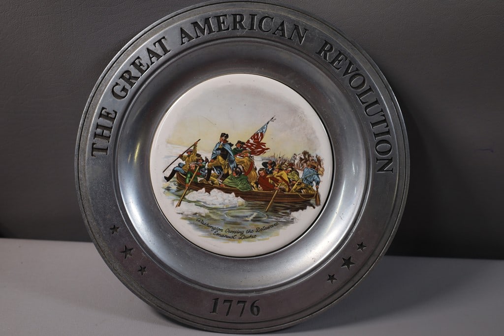 VINTAGE BI-CENTENNIAL: A VINTAGE 1976 BI-CENTENNIAL PEWTER AND PORCELAIN WASHINGTON CROSSES THE DELAWARE PLATE. VERY GOOD CONDITION.