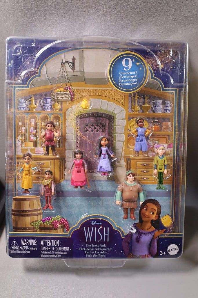 DISNEY TOY: A BRAND NEW DISNEY WISH MINIFIGURE SET.