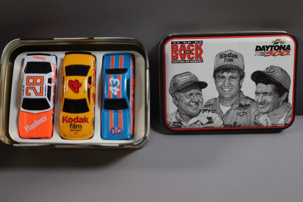 NASCAR DIE CAST: A NASCAR DAYTONA 500 BACK TO BACK WINNERS 3 CAR PACK WITH RICHARD PETTY, MARLIN AND YARBOROUGH.