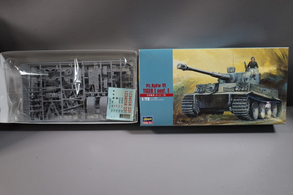 MODEL TANK: A HASAGAWA NEW TIGER TANK MODEL KIT.